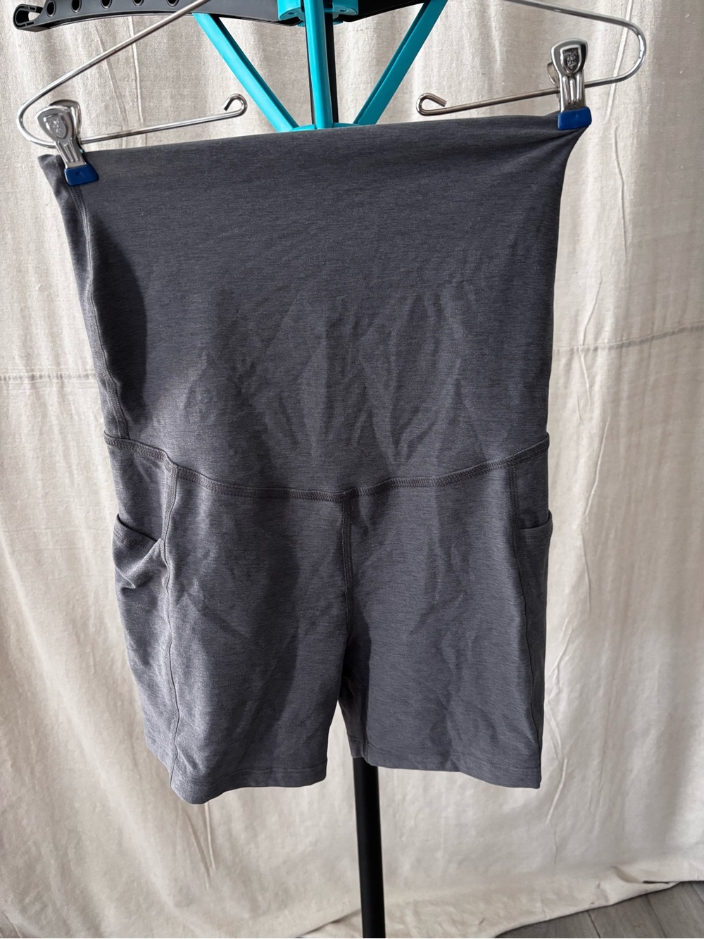 Beyond yoga Spacedye Keep Pace 5" Maternity Pocket Biker Short